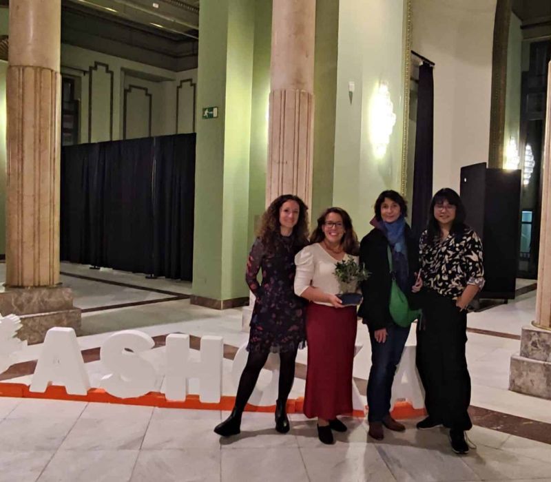 Mar Cabra y parte de equipo de The Self-Investigation en la presentación